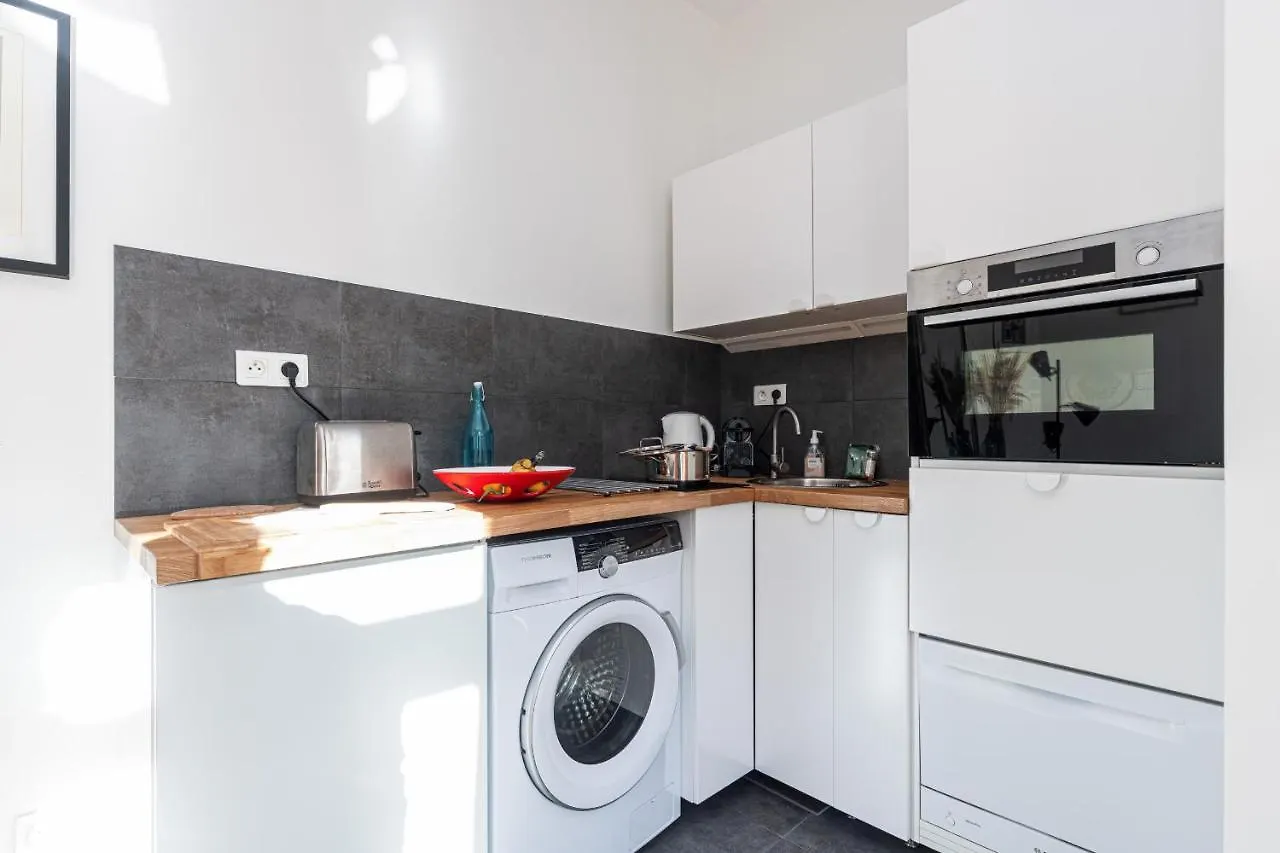 1 Bdr Downtown Near Place Massena Nice France