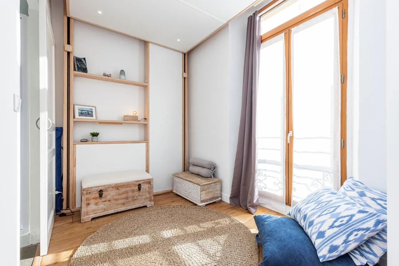 1 Bdr Downtown Near Place Massena Nice 0*,